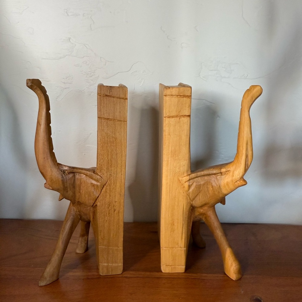 Vintageā handcrafted Wooden Elephants Bookends pair